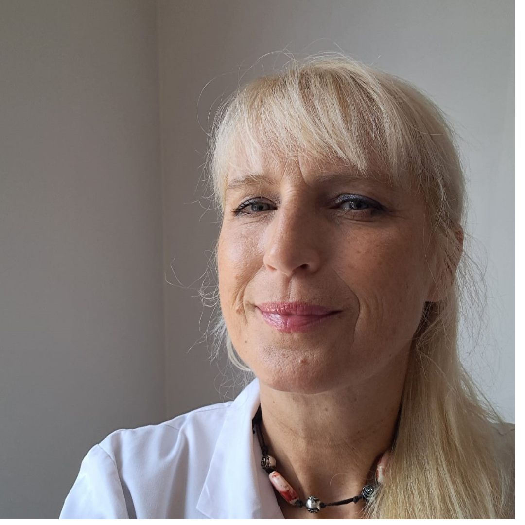 Dr Anna KUtkowska-Kaźmierczak
